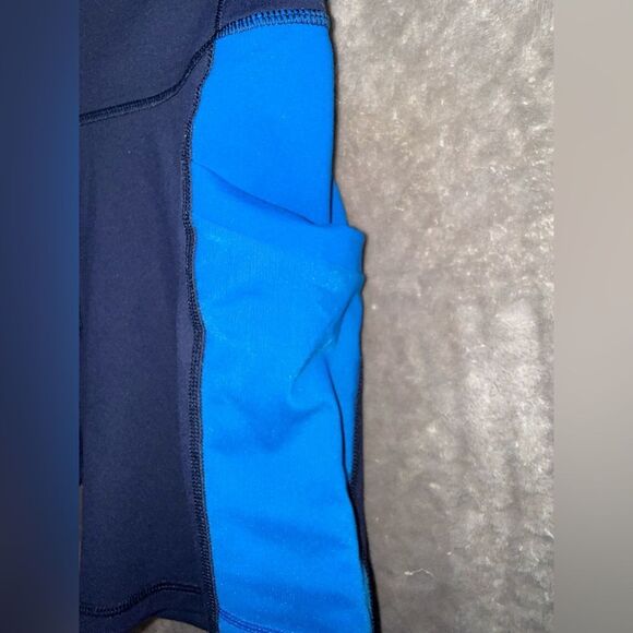 ❌Fabletics On-The-Go PowerHold Deep Navy/Electric Blue Biker Shorts Medium 6”NEW - Picture 3 of 7